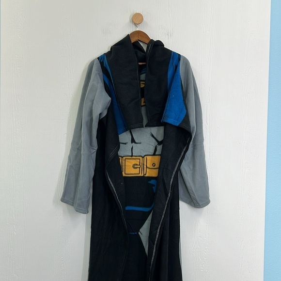 DC Comics - NWT Colorful Batman Wearable Blanket With Long Sleeves Onesize - Picture 8 of 12